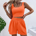 Trendy tweedelige zomeroutfit voor dames met shorts en croptop - Livia