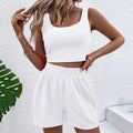Trendy tweedelige zomeroutfit voor dames met shorts en croptop - Livia