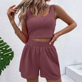 Trendy tweedelige zomeroutfit voor dames met shorts en croptop - Livia