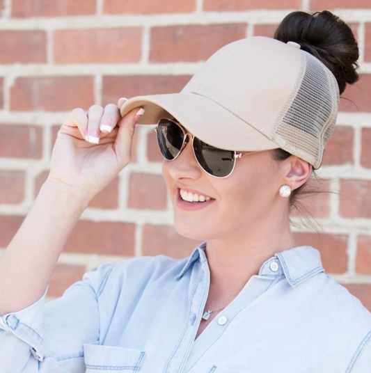 Trendy dames baseballcap met een paardenstaartopening en klittenbandsluiting – Leona