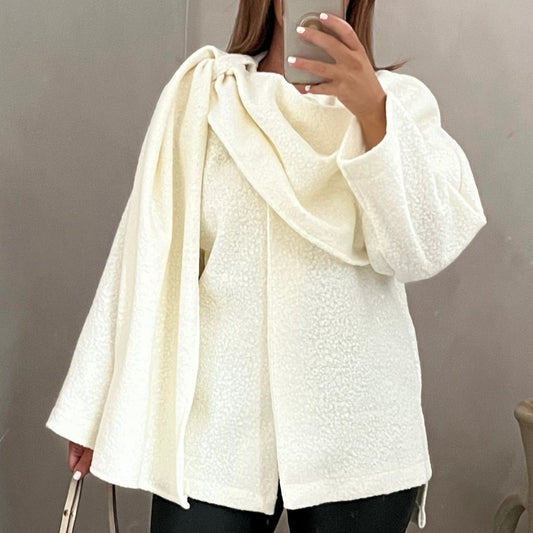 Bouclé Poncho met Sjaaldetail – Vivienne