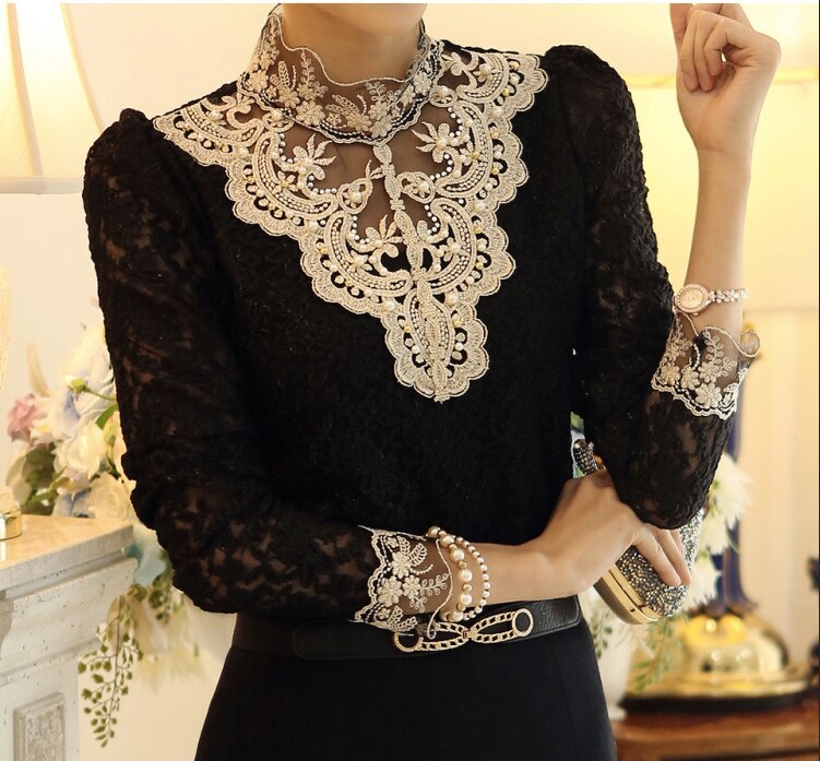 Damesblouse met Herfst Borduursels – Elisabeth