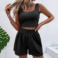 Trendy tweedelige zomeroutfit voor dames met shorts en croptop - Livia
