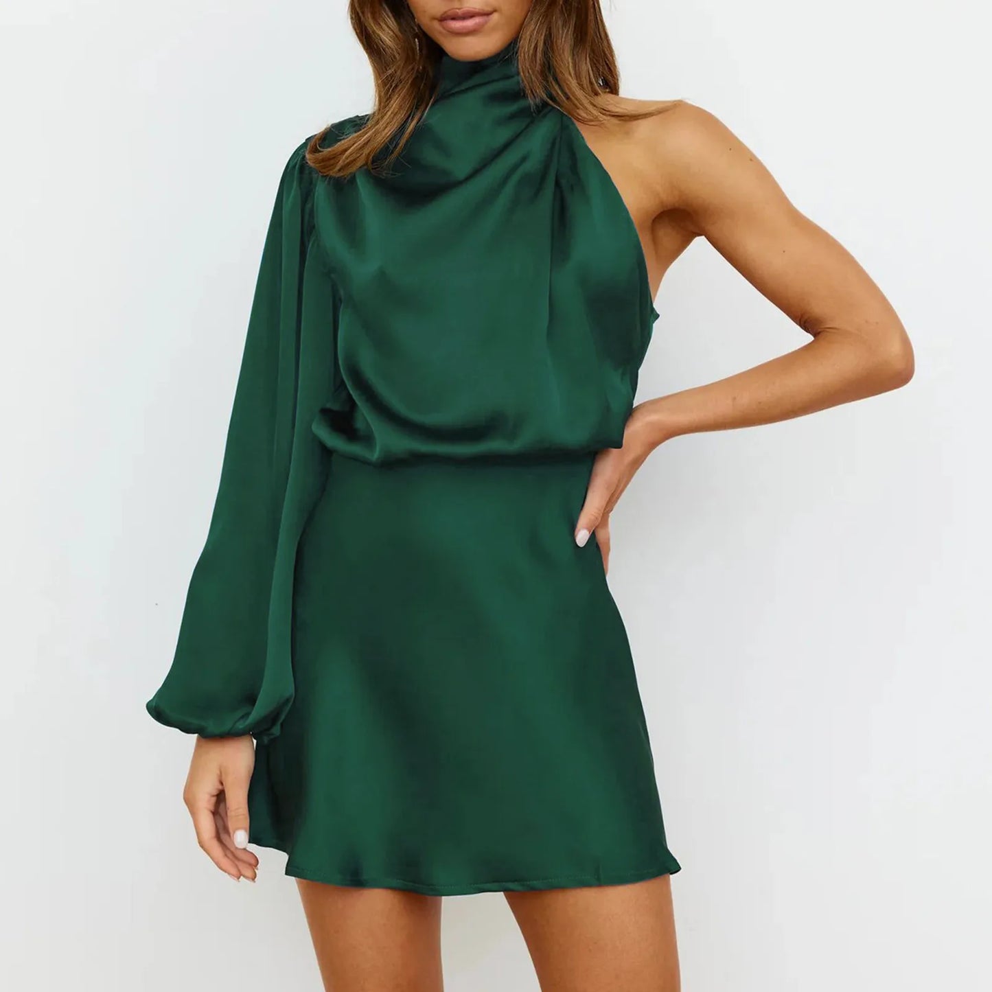 Satijnen mini jurk met een schouderdesign en asymmetrische arm - Elvira
