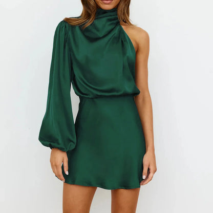 Satijnen mini jurk met een schouderdesign en asymmetrische arm - Elvira