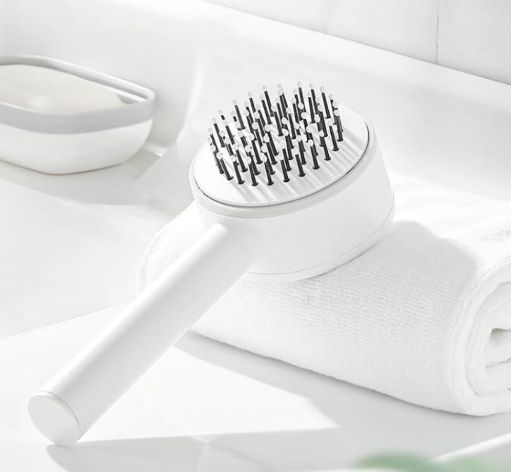 One-Key Cleaning Comb™